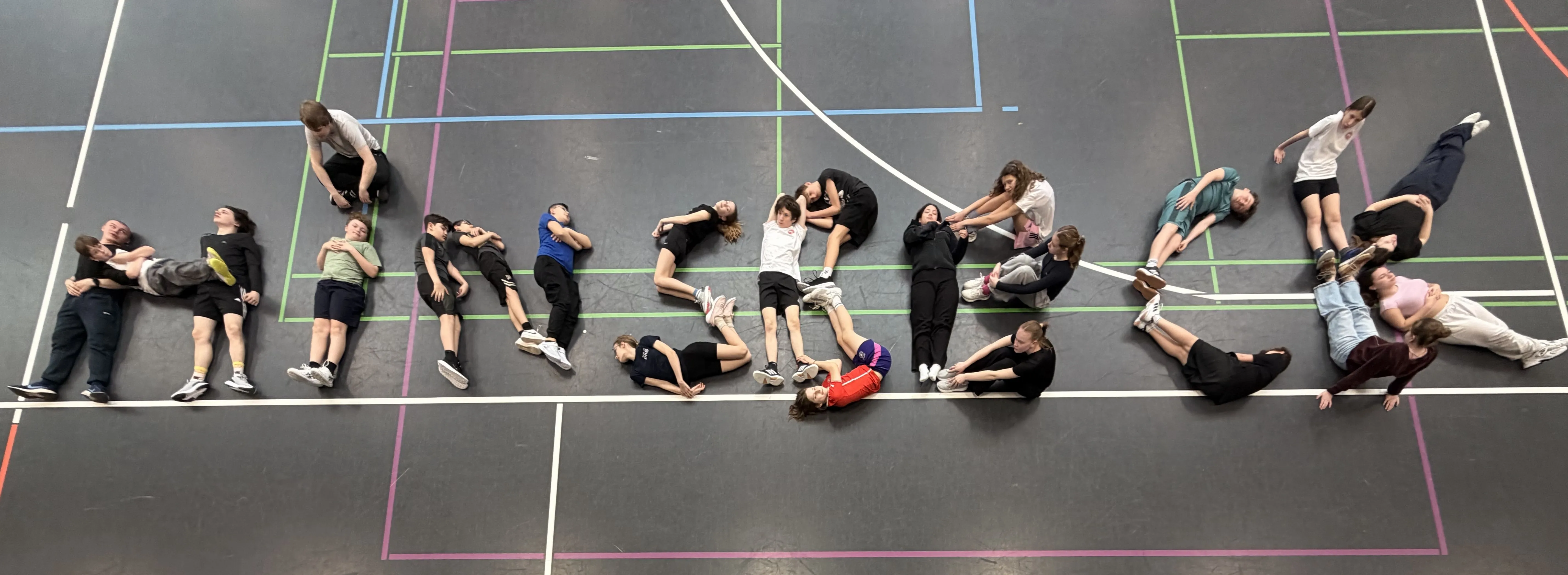 Hinsbeck buchstabiert durch die Teilnehmer