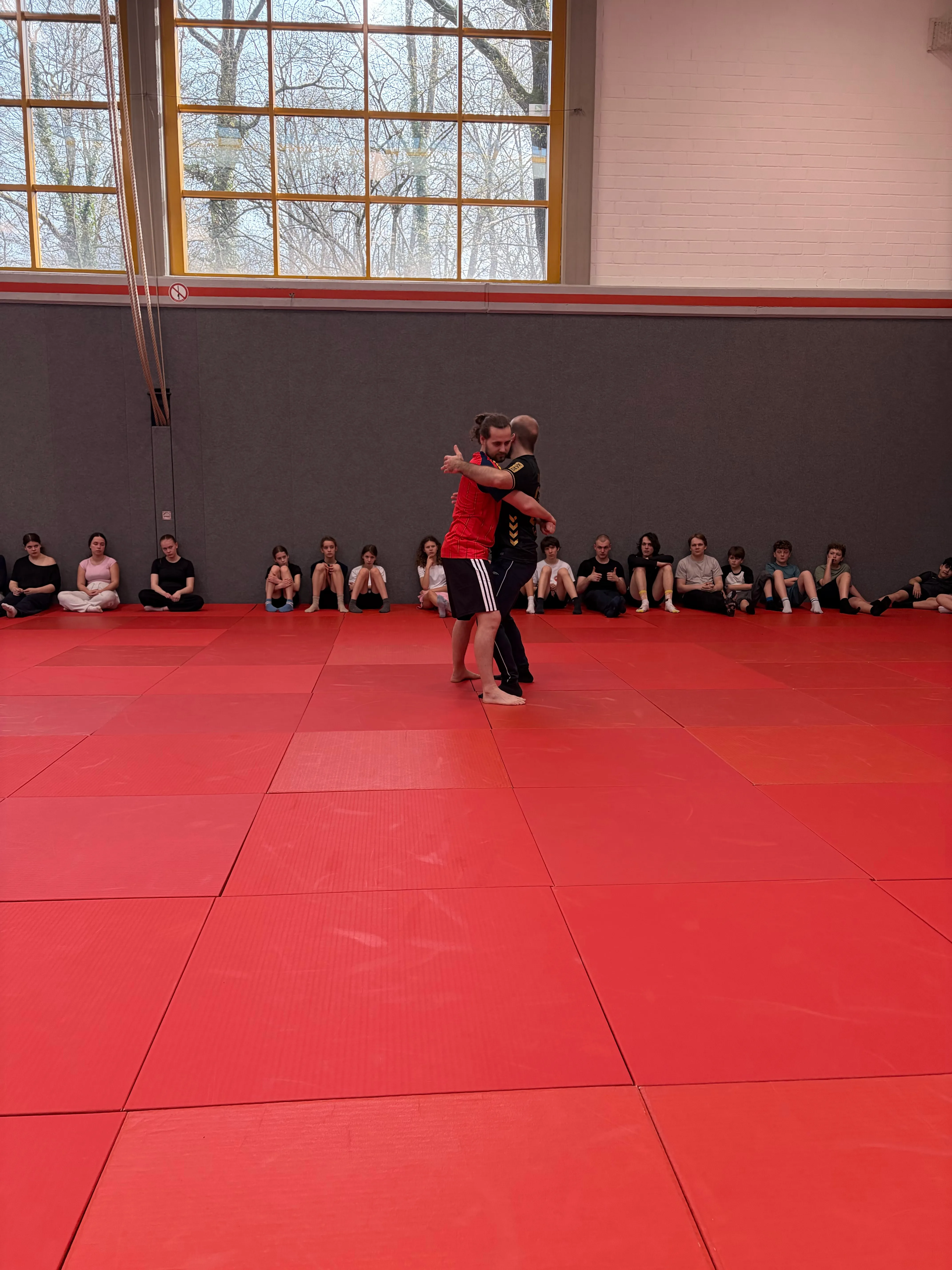 Selbstverteidigung - Victor und Florian zeigen Übungen